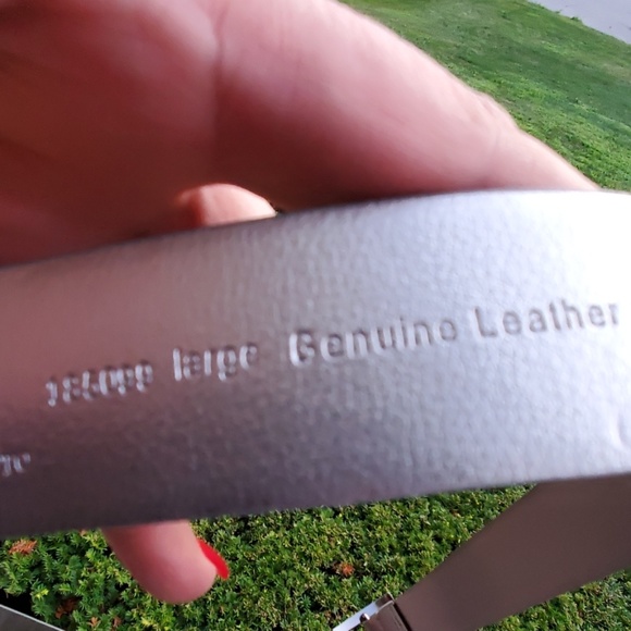 VINCE CAMUTO GENUINE LEATHER BELT - Picture 6 of 6